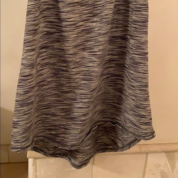 Lululemon Tank, sz 8 - Picture 8 of 8
